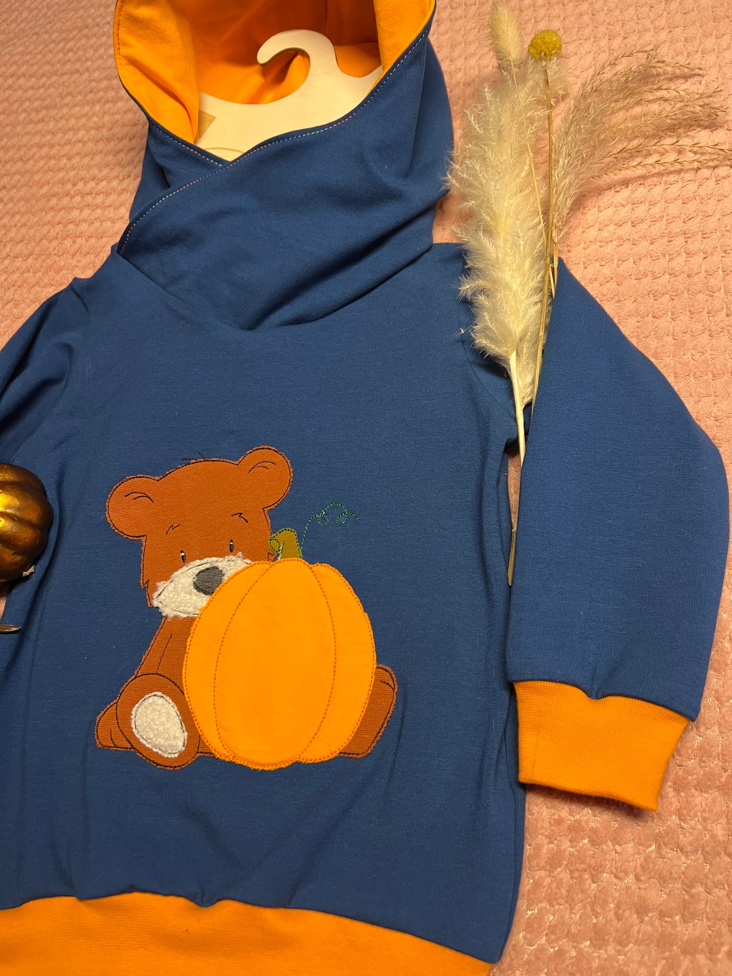 Hoodie Bär mit Kürbis
