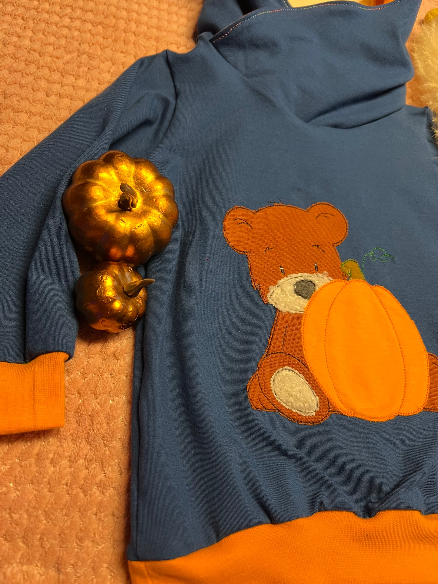 Hoodie Bär mit Kürbis