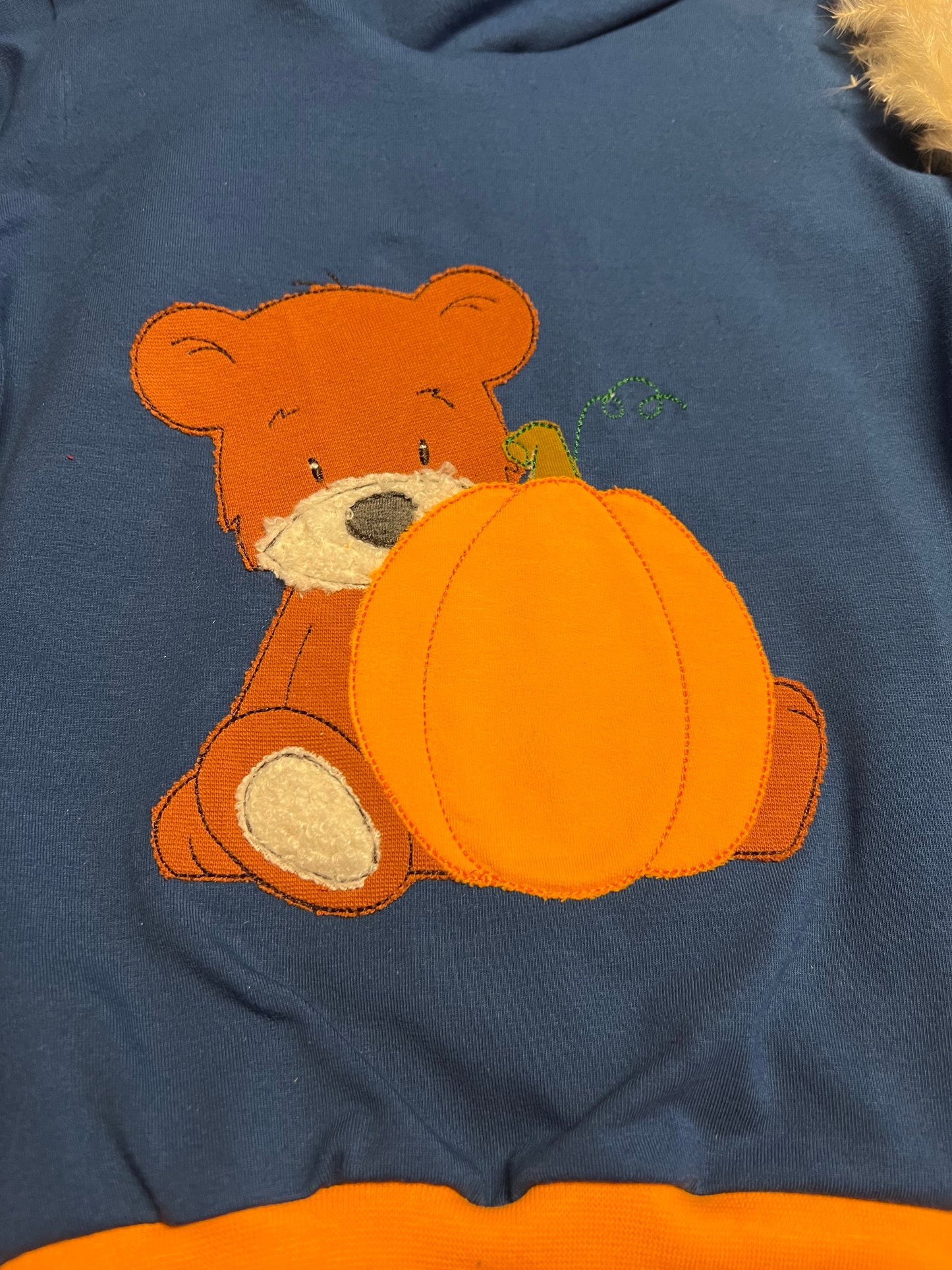 Hoodie Bär mit Kürbis